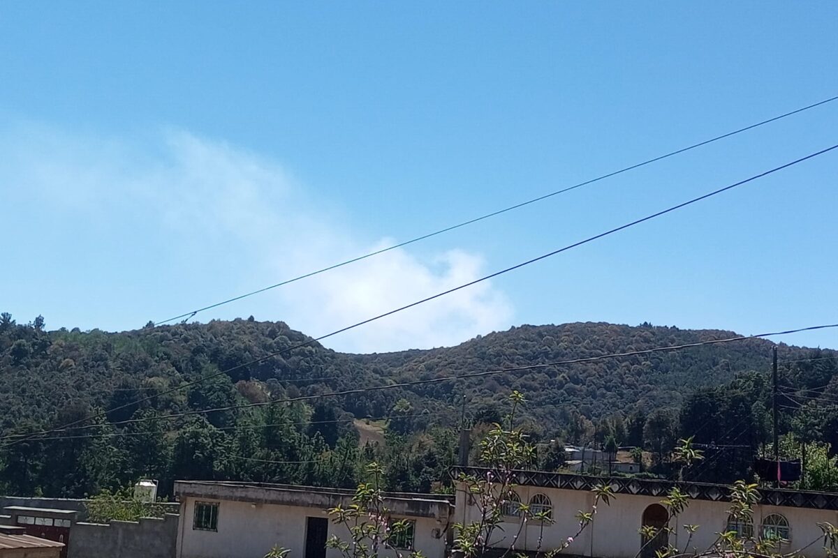 Bomberos Voluntarios sofocan incendio rastrero en los límites entre Olintepeque y Xela