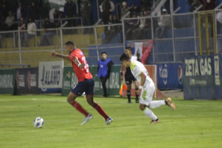 Xelajú MC sigue líder tras empate 0-0 contra Mixco en partido de local
