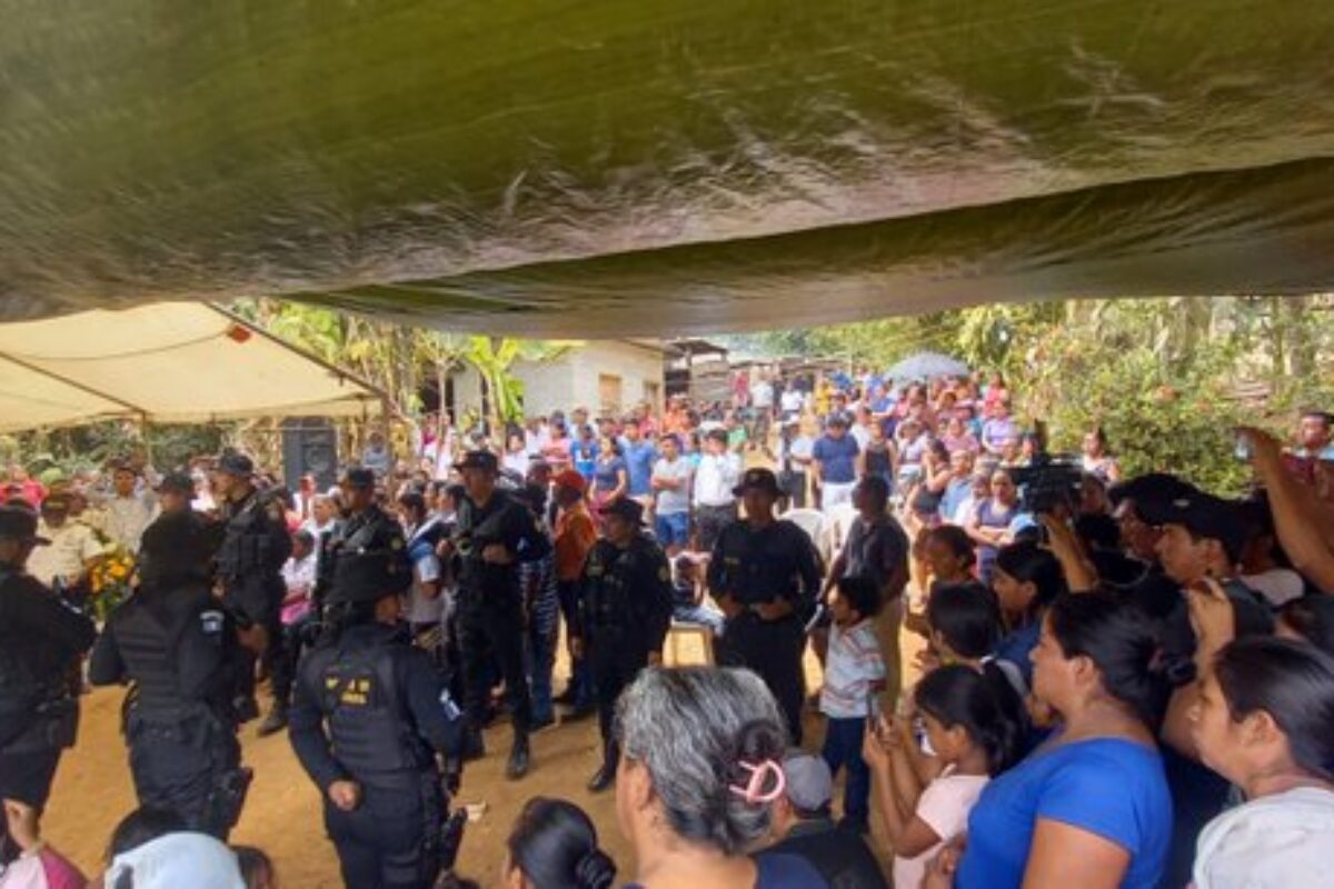 Honras fúnebres para policía y su padre tras trágico suceso en Retalhuleu