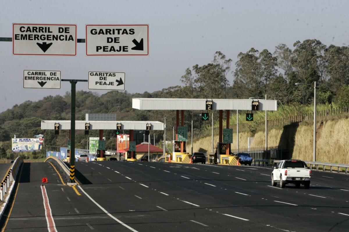 Giammattei anuncia el fin del cobro de peaje en la autopista Palín-Escuintla