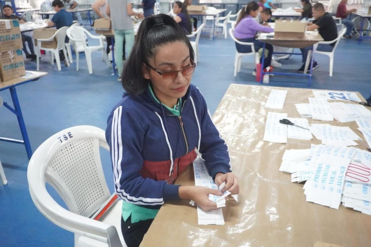 Elecciones contarán con papeletas en braille