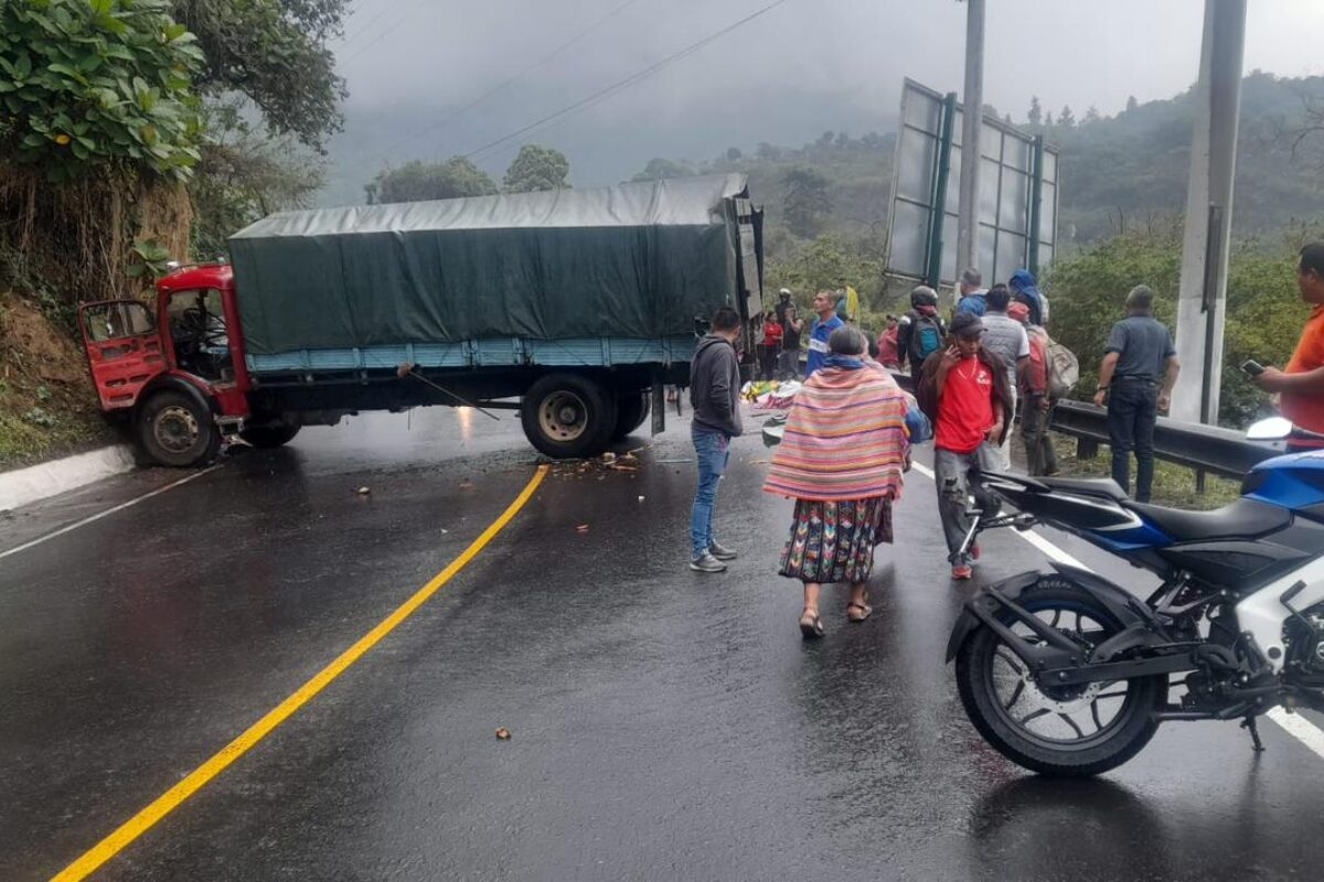 Trágico accidente vial en Zunil deja cuatro personas fallecidas y varios heridos