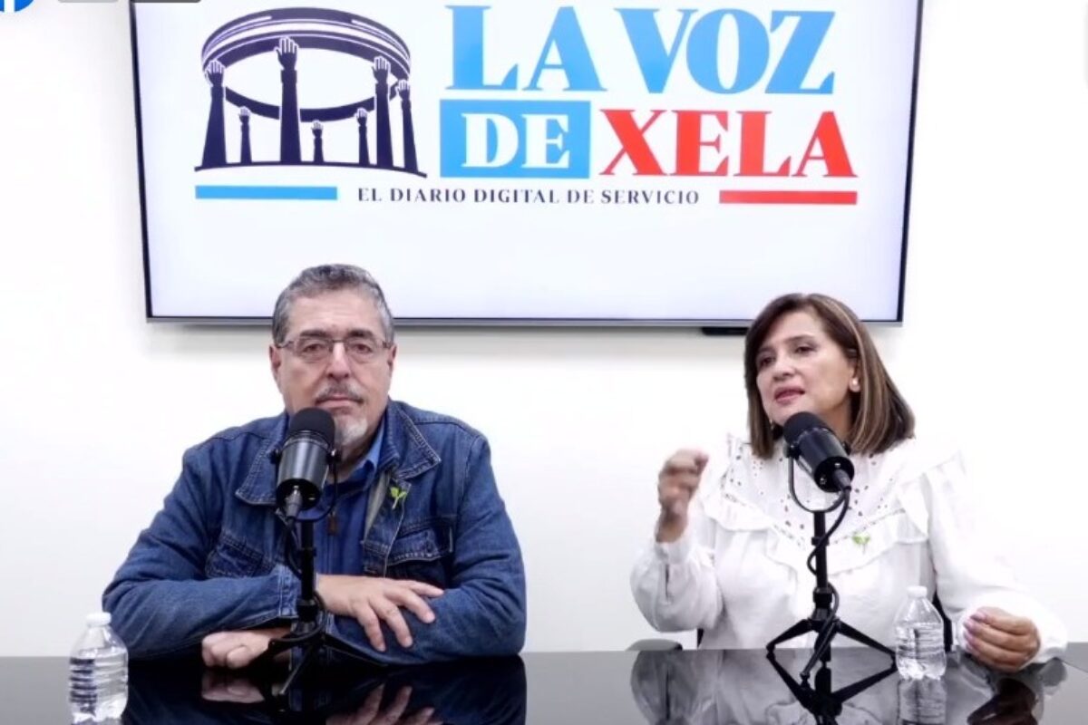 Bernardo Arévalo y Karin Herrera están en La Voz de Xela para entrevista en vivo