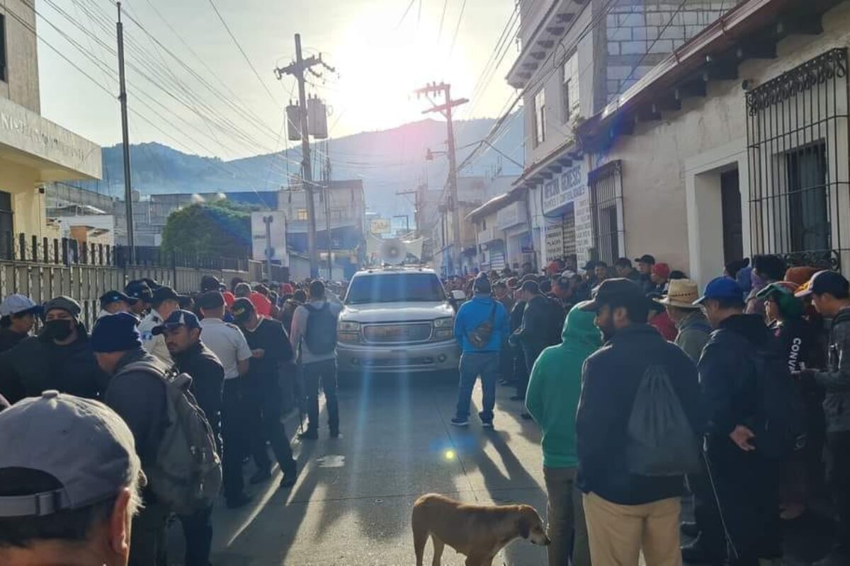 48 Cantones de Totonicapán exigen renuncia de Consuelo Porras y Rafael Curruchiche