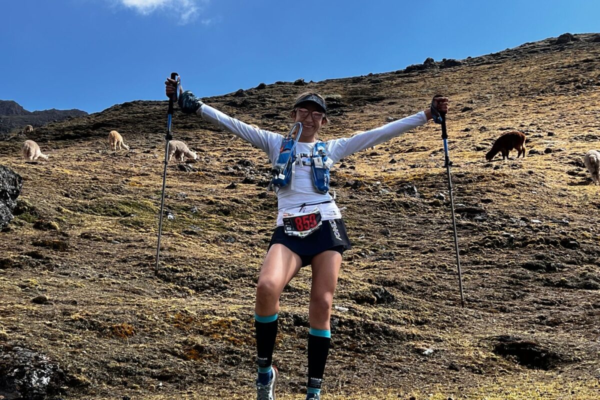 Fernanda Aguilera, atleta quetzalteca, brilla en competencia de trail running en los andes peruanos