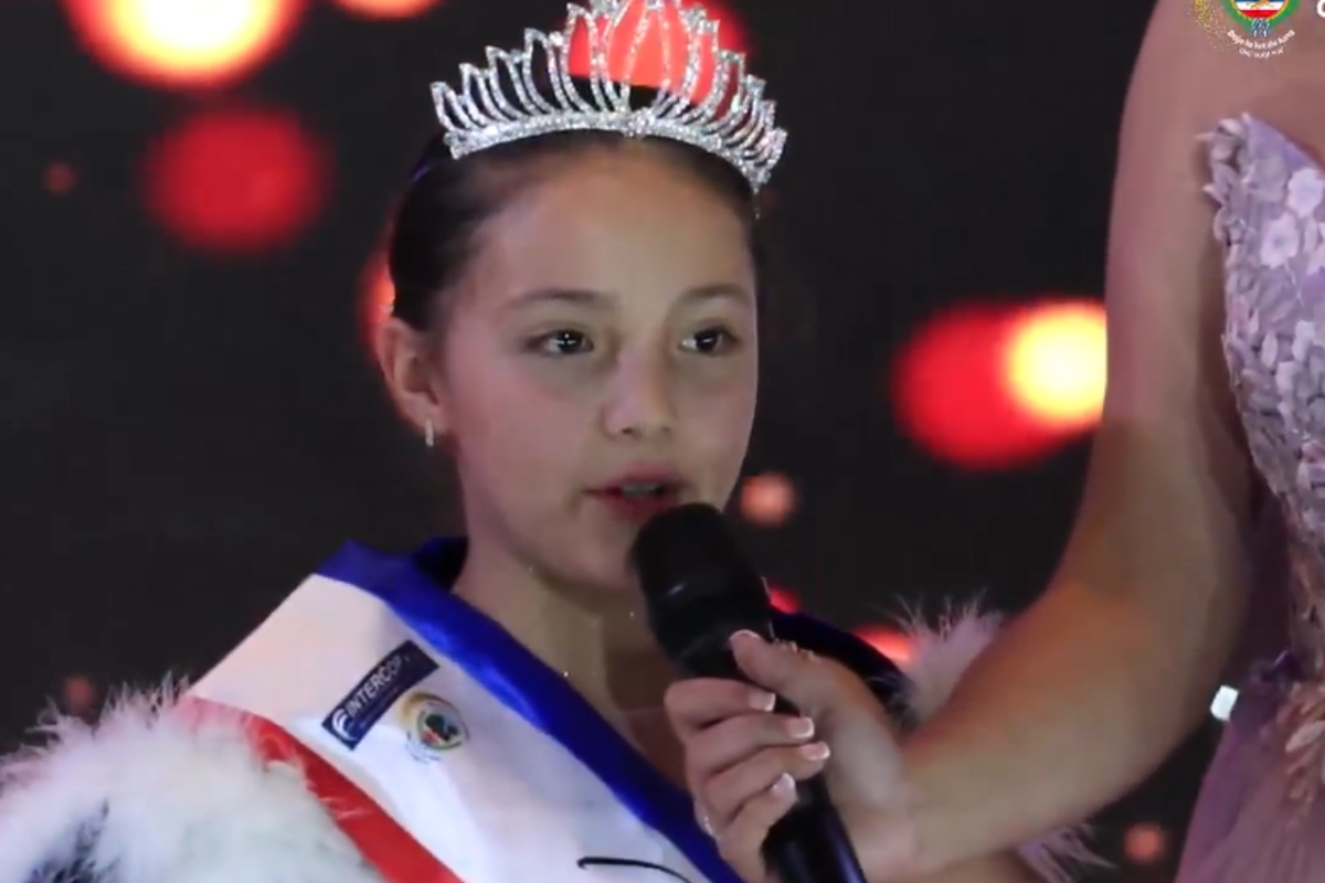 Mía Gabriela Rosales López es coronada como la Niña Quetzaltenango 2023-2024