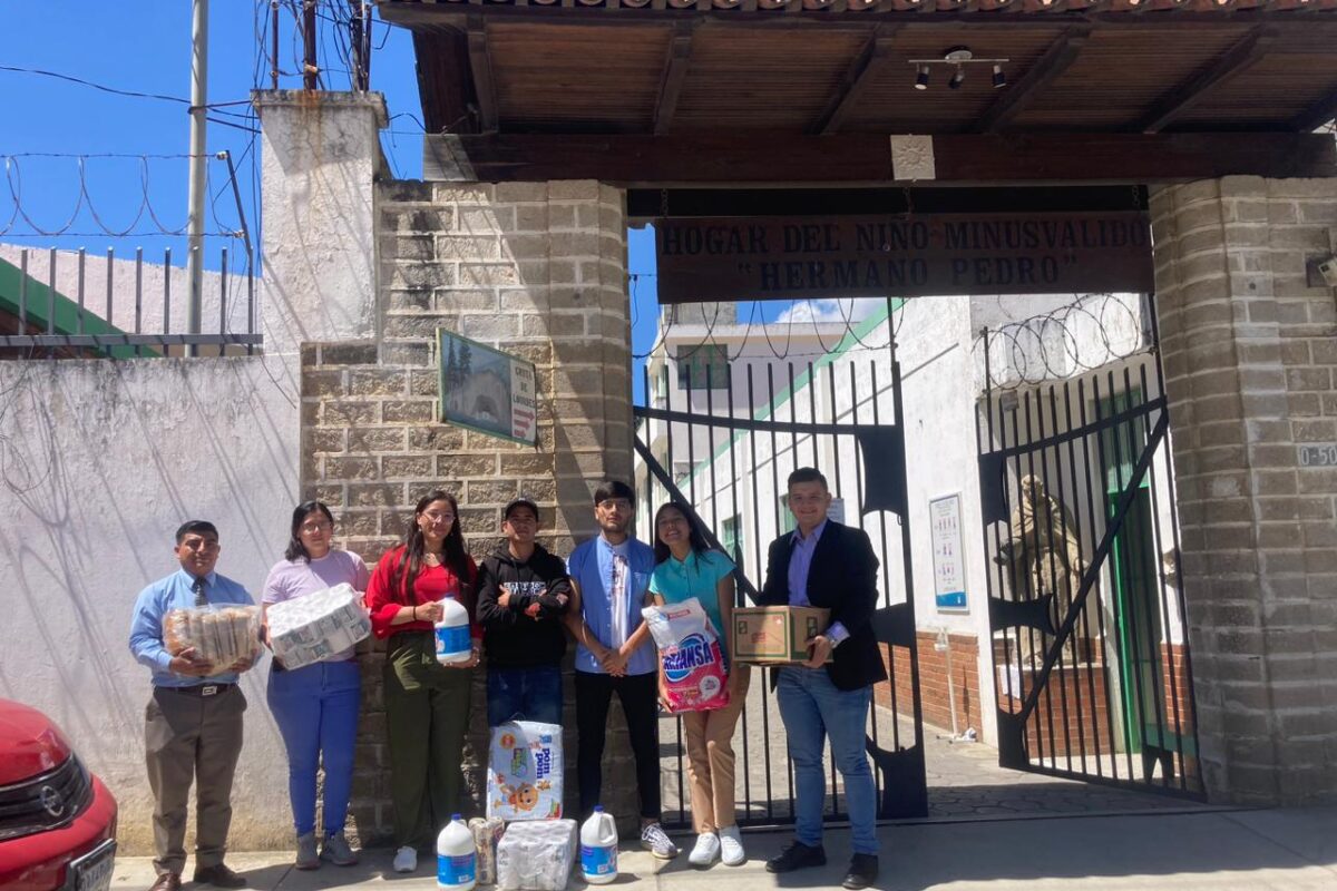 Estudiantes del Cunoc realizan donación al Hogar del Niño Minusválido en Xela