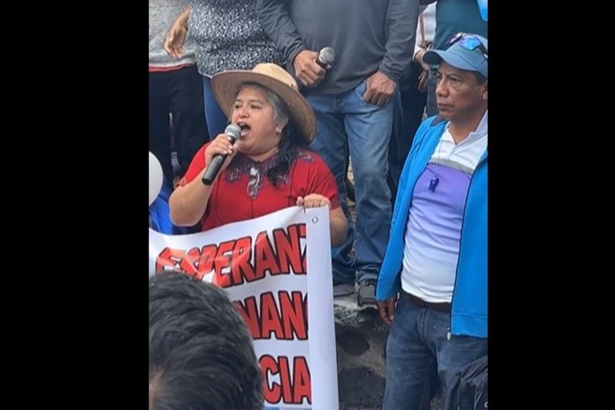 La Voz de Xela captura en directo manifestación en La Licorera