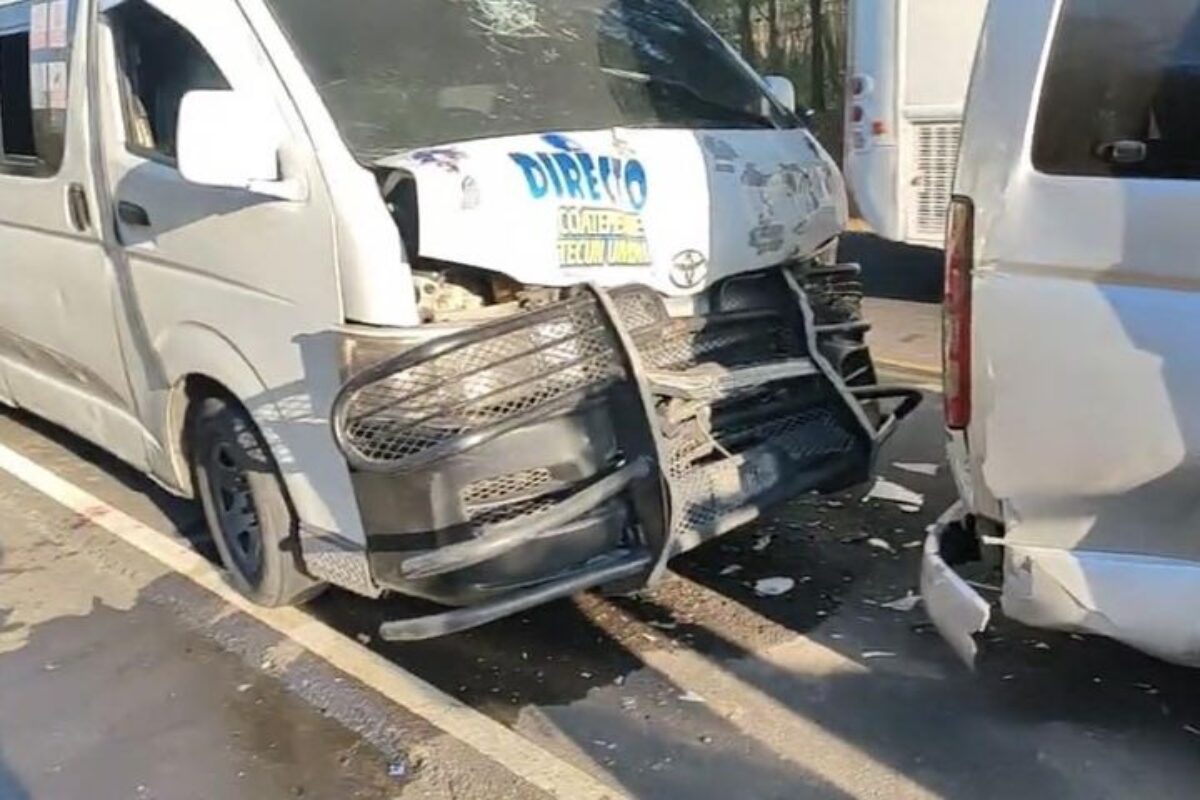 Triple colisión vehicular en Coatepeque deja 10 personas heridas, incluyendo dos con trauma craneal