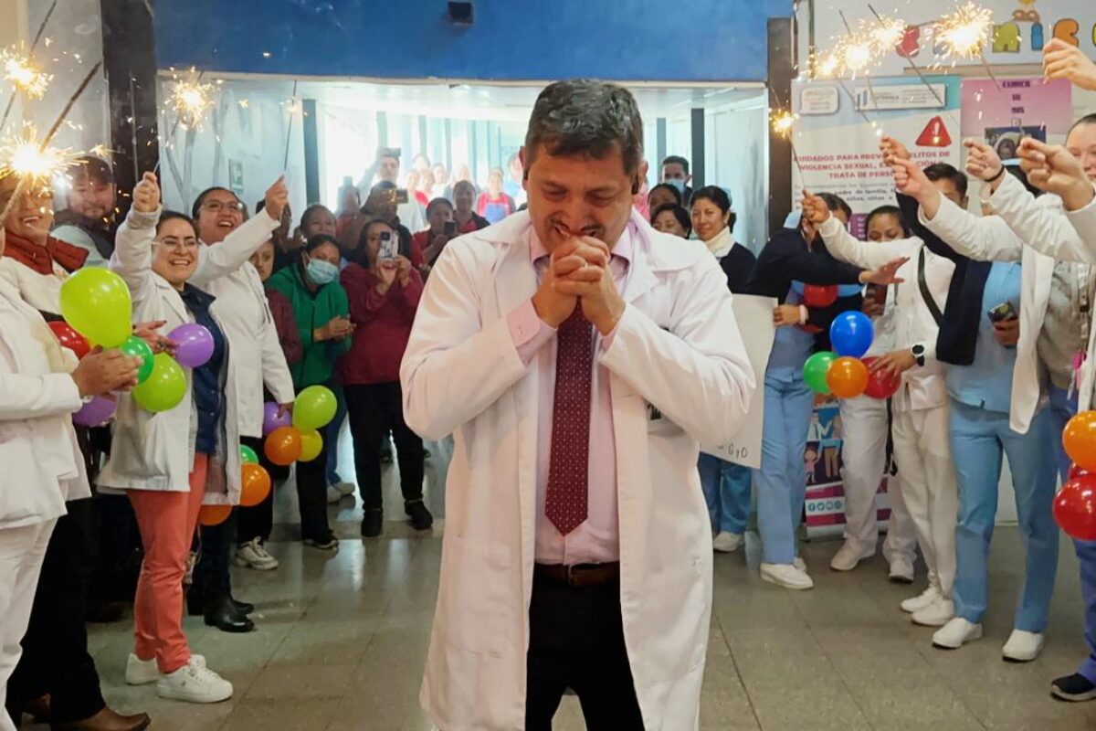 Un adiós lleno de emociones: Doctor Guillermo Méndez, se despide tras dos décadas de servicio