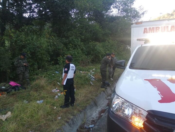 Accidente en la Ruta Interamericana deja a militares heridos tras precipitarse vehículo a barranco