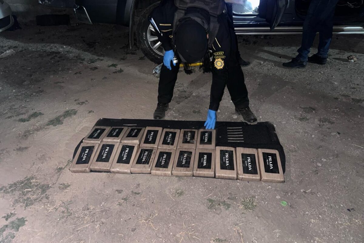 Desmantelan red de narcotráfico en Panajachel: Incautados 88 paquetes de cocaína en operativo conjunto de la PNC y SGAIA