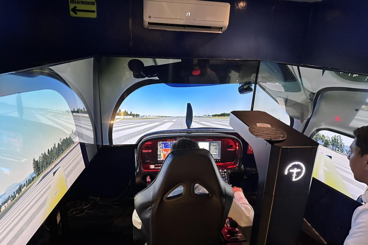 Aerotraining Guatemala presenta innovador simulador de vuelo