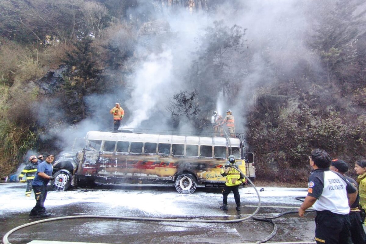 MÁS DETALLES | Incendio de bus en ruta Interamericana durante Domingo de Resurrección causa conmoción