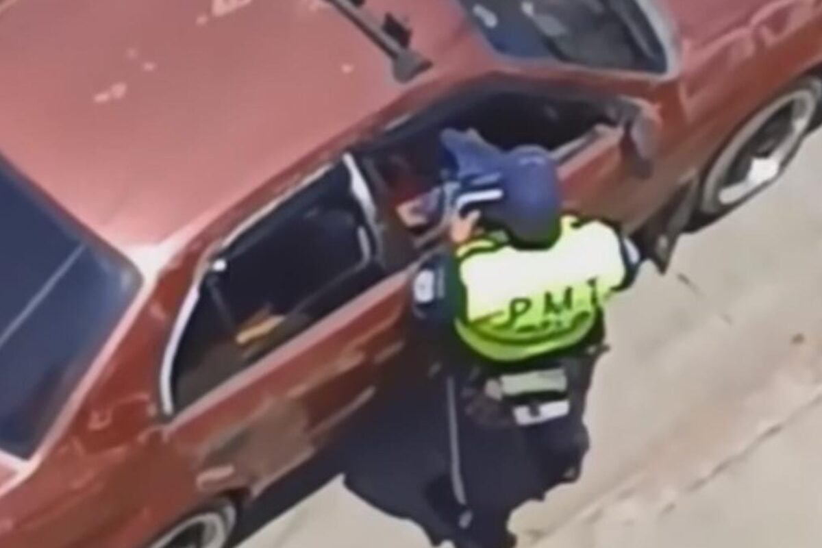 Investigan a agente de tránsito en Xela por presunta corrupción tras video viral