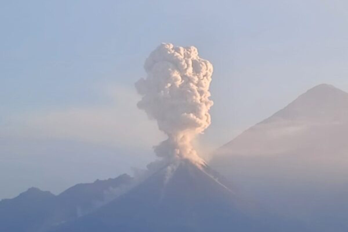 Insivumeh advierte sobre persistente actividad volcánica del Santiaguito