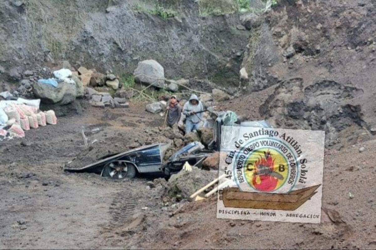 Tragedia en Sololá: Dos hombres mueren soterrados por toneladas de arena en Santiago Atitlán